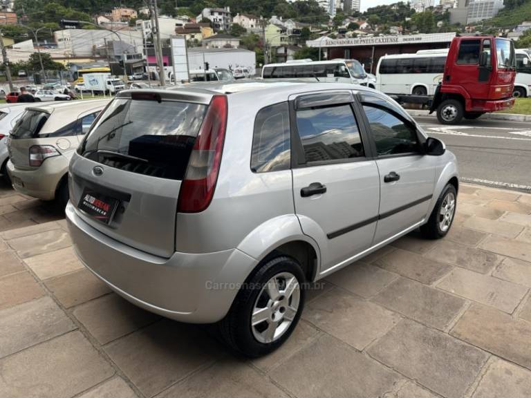 FORD - FIESTA - 2003/2003 - Prata - R$ 19.900,00