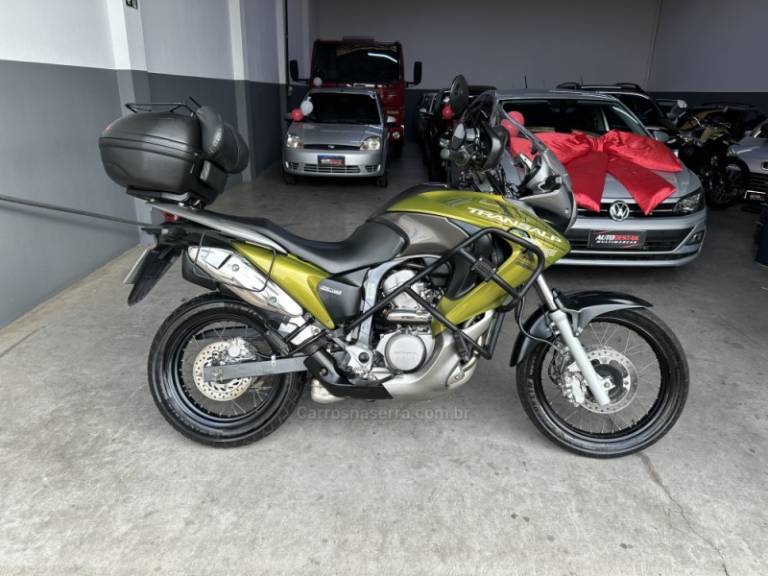 HONDA - XL 700V - 2012/2012 - Verde - R$ 37.900,00