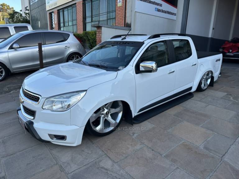 CHEVROLET - S10 - 2014/2014 - Branca - R$ 145.000,00