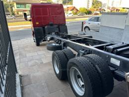 FORD - CARGO 815 - 2011/2011 - Vermelha - R$ 185.000,00