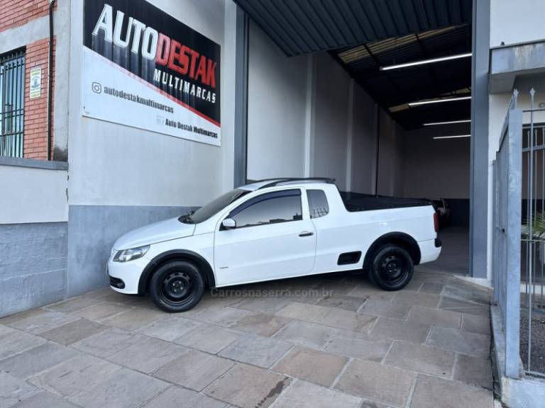 VOLKSWAGEN - SAVEIRO - 2012/2012 - Branca - R$ 39.999,00