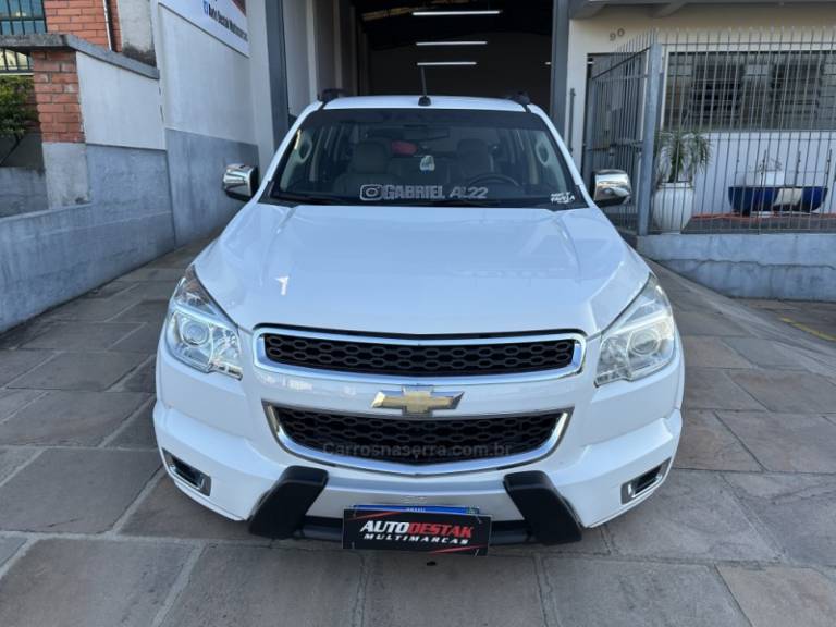 CHEVROLET - S10 - 2014/2014 - Branca - R$ 145.000,00