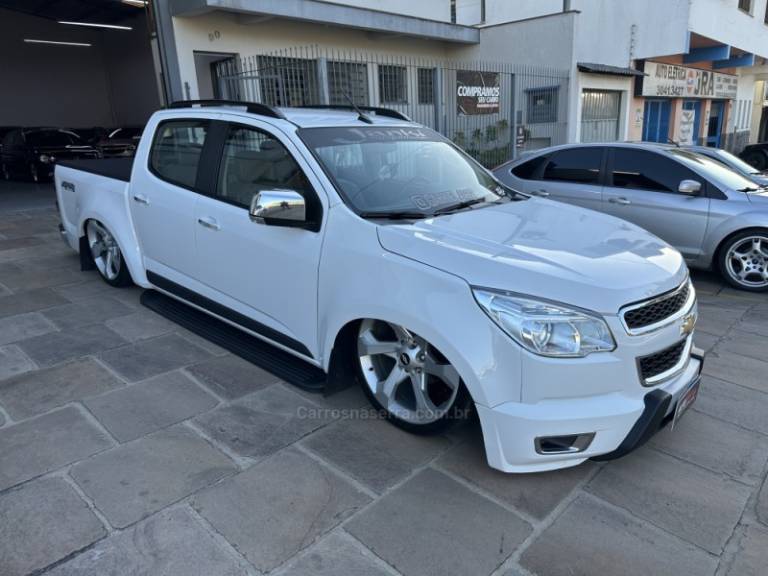 CHEVROLET - S10 - 2014/2014 - Branca - R$ 145.000,00