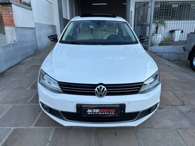 VOLKSWAGEN - JETTA - 2011/2011 - Branca - R$ 75.900,00