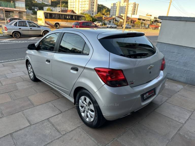 CHEVROLET - ONIX - 2019/2019 - Prata - R$ 51.900,00