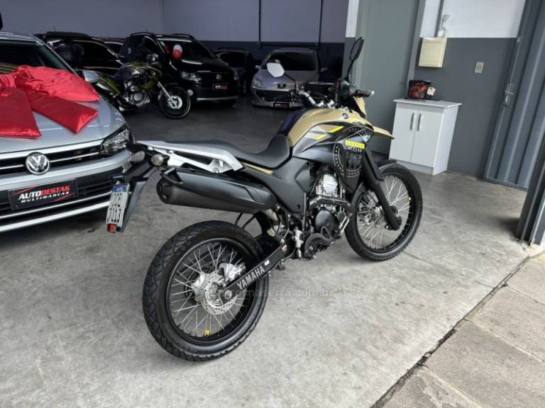 YAMAHA - XTZ 250 - 2023/2023 - Marrom - R$ 27.900,00