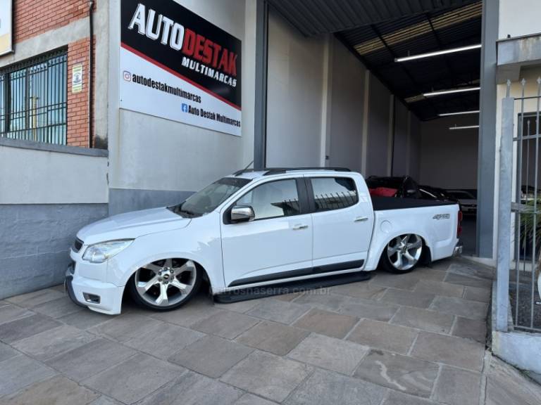 CHEVROLET - S10 - 2014/2014 - Branca - R$ 145.000,00